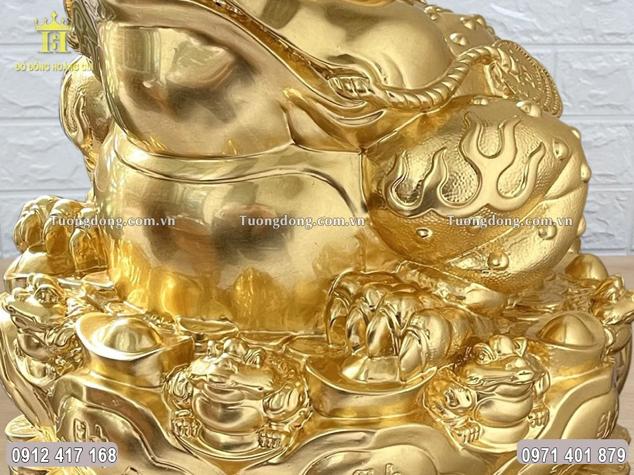 Toàn bộ bề mặt được mạ vàng 24K bằng phương pháp điện phân nhúng bể
